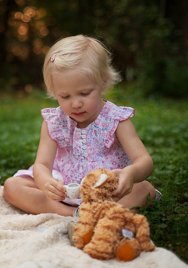 getting a toddler to cooperate for photos